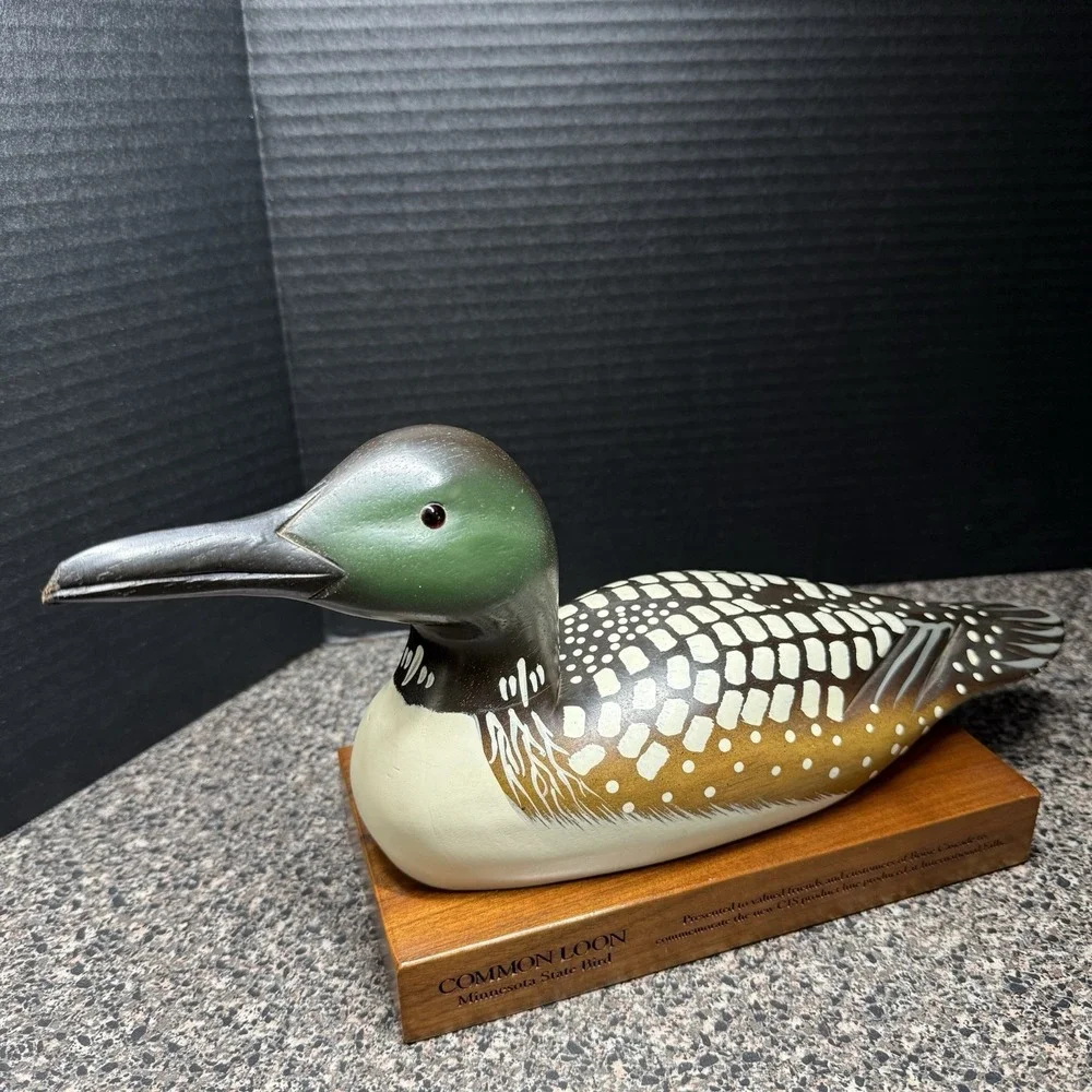 Common‎ Loon Minnesota State Bird Hand Painted Wood Duck Carving Commemorative